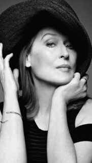 Stunning Meryl Streep Portrait Mobile Wallpaper – High Quality 4K Background