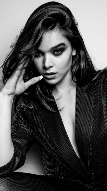 Stunning Hailee Steinfeld Black and White Portrait Mobile Wallpaper