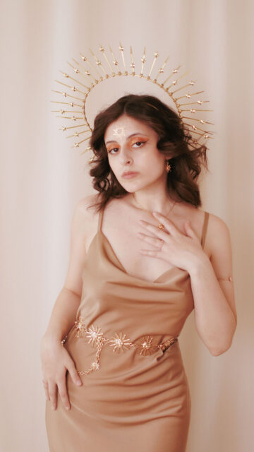 Radiant Leo Zodiac Queen Aesthetic: Golden Sun Energy Empowerment Wallpaper