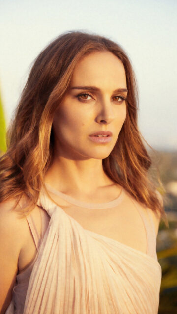 Stunning Close-Up Portrait of Natalie Portman Mobile Wallpaper