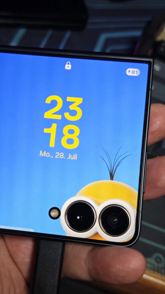 Minimalist Minion Themed Creative Mobile Wallpaper