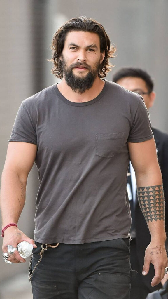Jason Momoa Grey T-Shirt Look Mobile Wallpaper