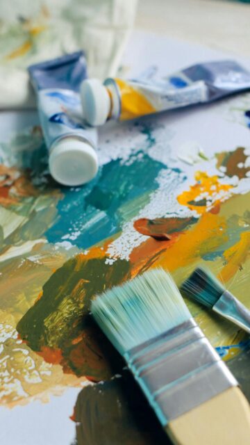 Artistic Oil Painting Palette with Brushes and Paint Tubes Wallpaper