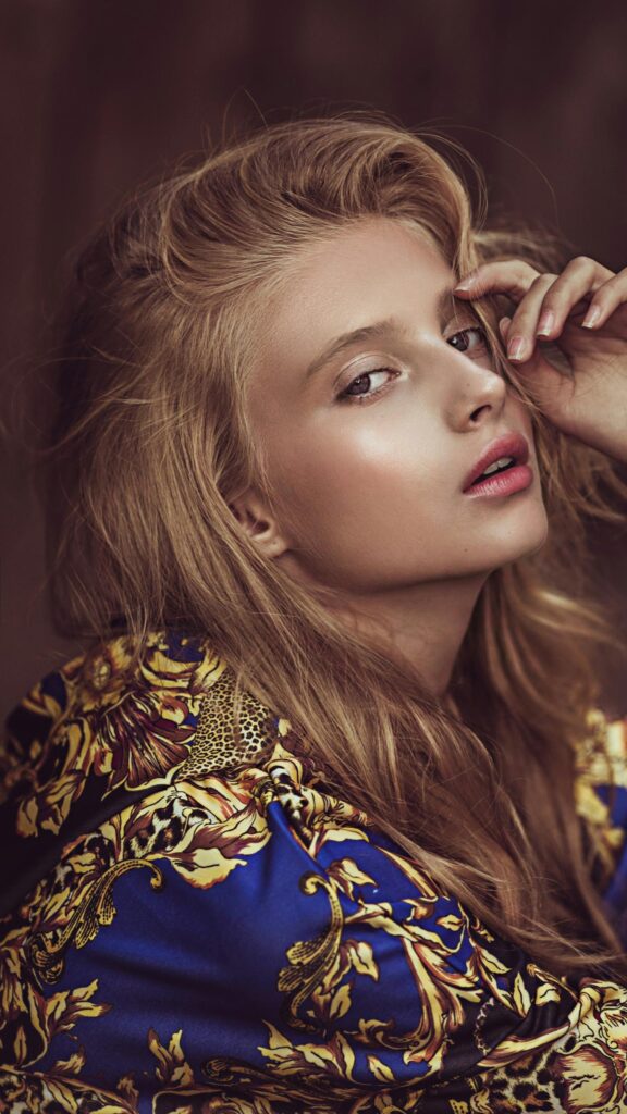 Stunning Blonde Fashion Model Portrait High Quality Mobile Wallpaper