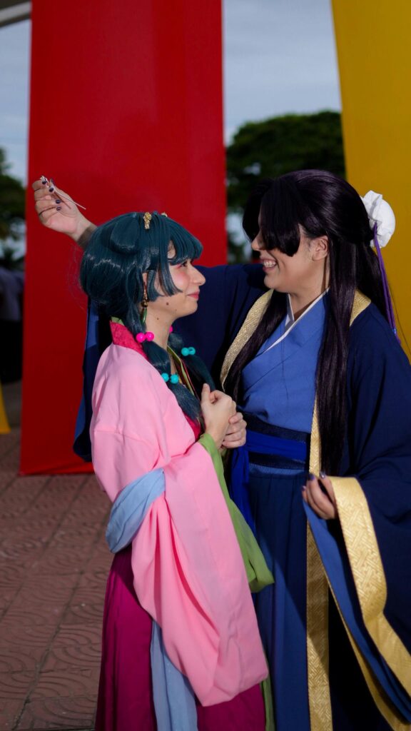 Maomao and Jinshi Cosplay from The Apothecary Diaries Wallpaper