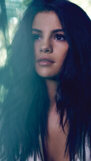 Stunning Selena Gomez Portrait High Quality Mobile Wallpaper