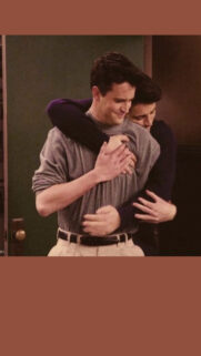 Matthew Perry and Matt LeBlanc Friends Hugging Mobile Wallpaper