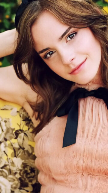 Beautiful Portrait of Emma Watson Mobile Wallpaper