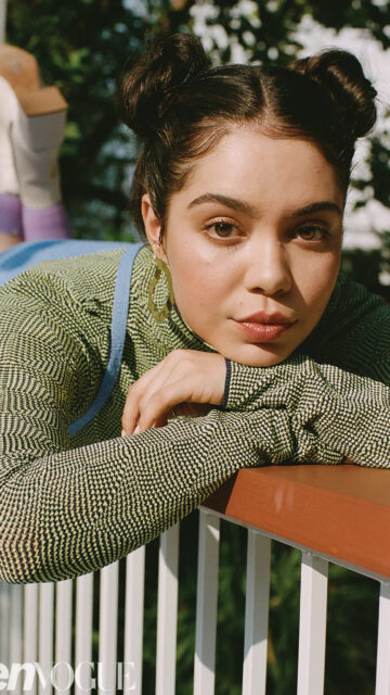 Auli'i Cravalho Portrait Mobile Wallpaper