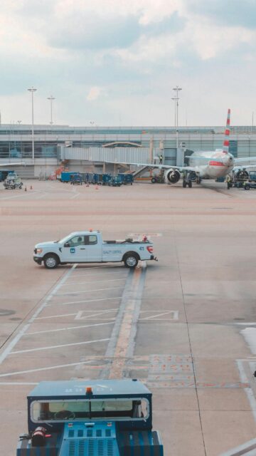 American Airlines Airport Tarmac Logistics Service View Wallpaper