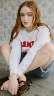 Sadie Sink Portrait Aesthetic Wallpaper High Resolution