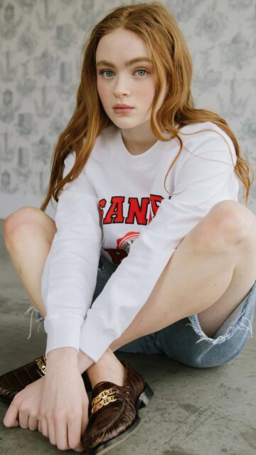 Sadie Sink Portrait Aesthetic Wallpaper High Resolution