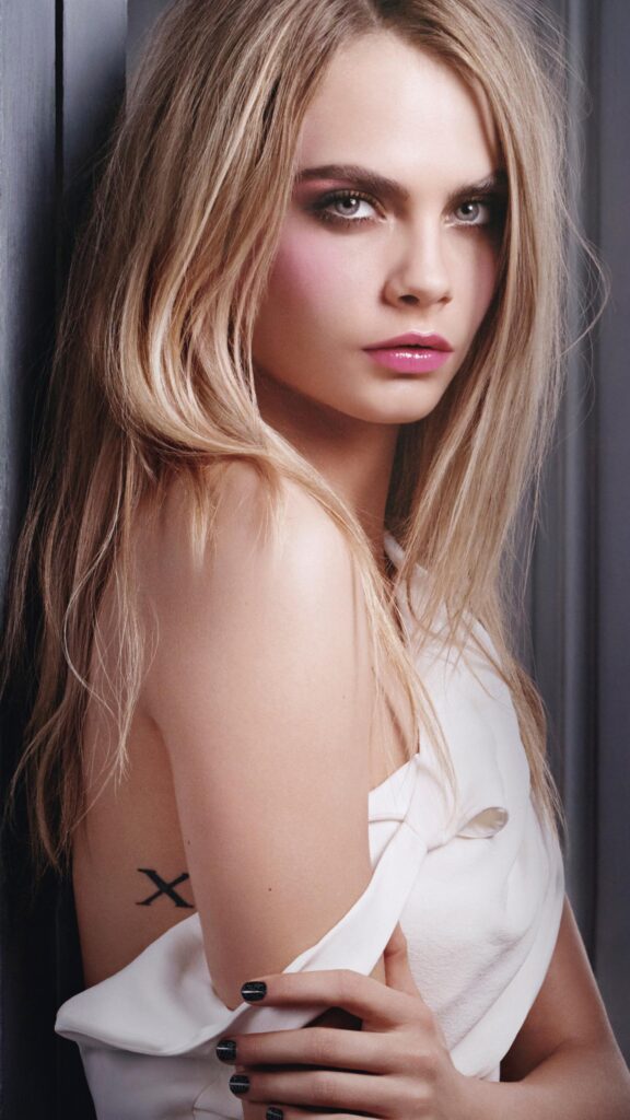 Stunning Portrait of Cara Delevingne High Resolution Mobile Wallpaper