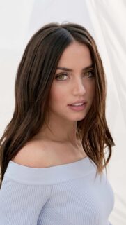 Stunning Portrait of Ana de Armas in Soft Aesthetic Light Wallpaper