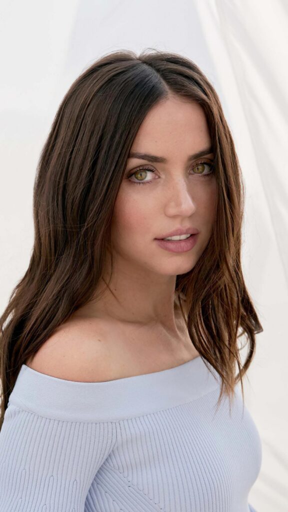 Stunning Portrait of Ana de Armas in Soft Aesthetic Light Wallpaper