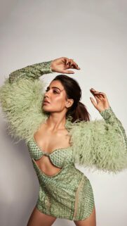 Stunning Samantha Ruth Prabhu in Mint Green Feathered Dress High Resolution Mobile Wallpaper