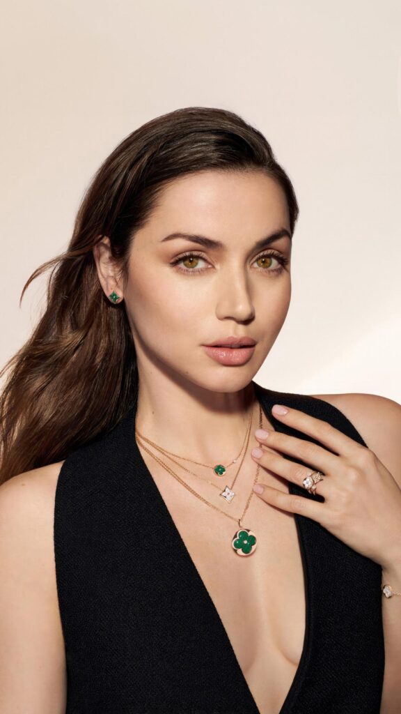 Ana de Armas Portrait High Resolution Wallpaper for Mobile