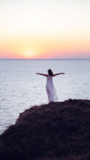 Cancer Moon Energy: Emotional Healing and Intuitive Depth Wallpaper