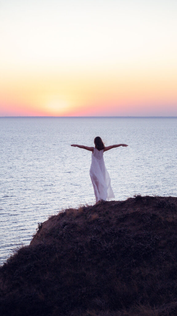 Cancer Moon Energy: Emotional Healing and Intuitive Depth Wallpaper