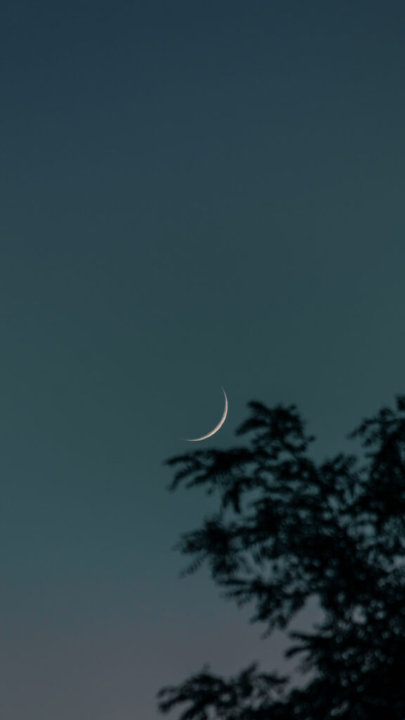 Waning Crescent Moon Spiritual Aesthetic and Lunar Energy Mobile Wallpaper