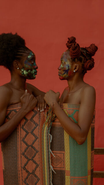 Gemini Zodiac Twins Aesthetic: Celestial Duality and Connection Wallpaper