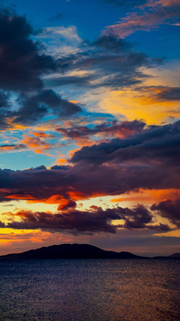Aquarius Energy Sunset Aesthetic: Air Element Zodiac Sky Wallpaper