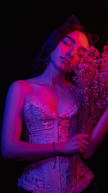 Dreamy Pisces Zodiac Aesthetic with Ethereal Aura and Floral Energies Wallpaper