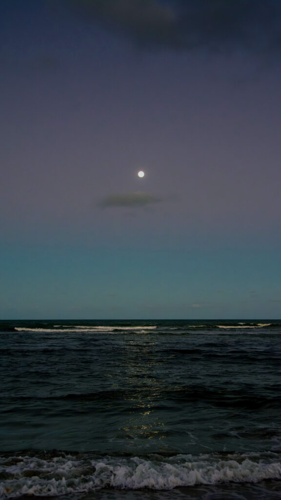 Cancer Moon Zodiac Aesthetic: Nurturing Lunar Energy Wallpaper