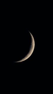 Mystical Waning Crescent Moon Phase Spiritual Energy 4K Wallpaper