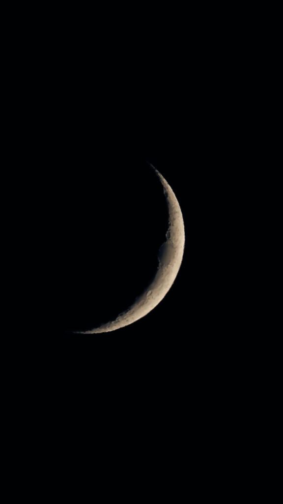 Mystical Waning Crescent Moon Phase Spiritual Energy 4K Wallpaper