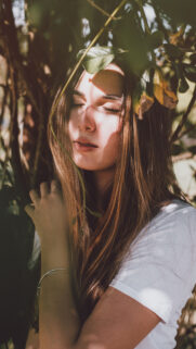 Divine Feminine Energy and Spiritual Connection Aesthetic Wallpaper