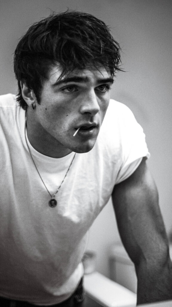 Jacob Elordi Grayscale Aesthetic Portrait Mobile Wallpaper