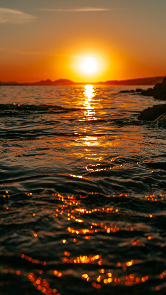 Stunning Golden Hour Ocean Sunset Mobile Wallpaper