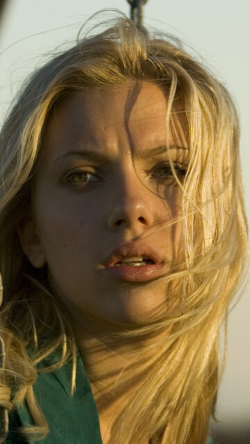 Close-up Portrait of a Blonde Woman Mobile Wallpaper