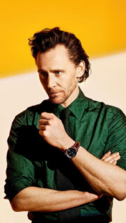 Tom Hiddleston Elegant Portrait Mobile Wallpaper