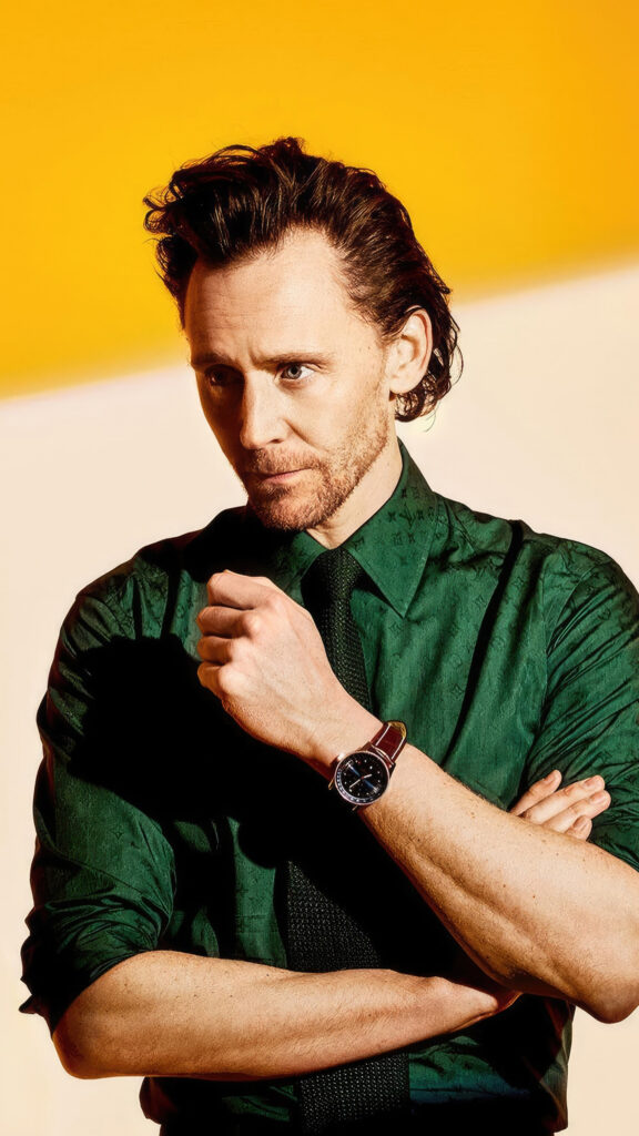 Tom Hiddleston Elegant Portrait Mobile Wallpaper