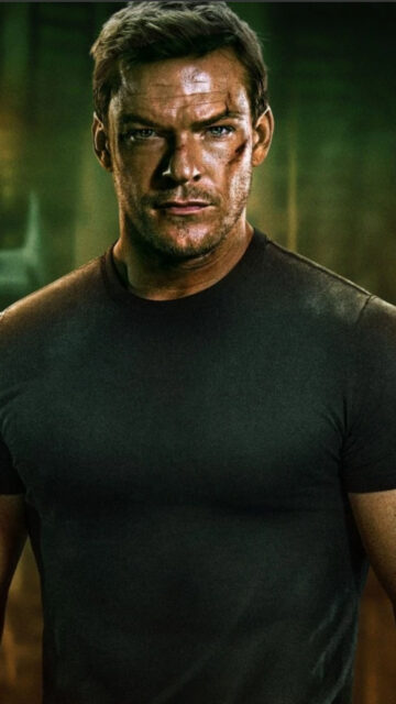 Alan Ritchson as Jack Reacher Mobile Wallpaper