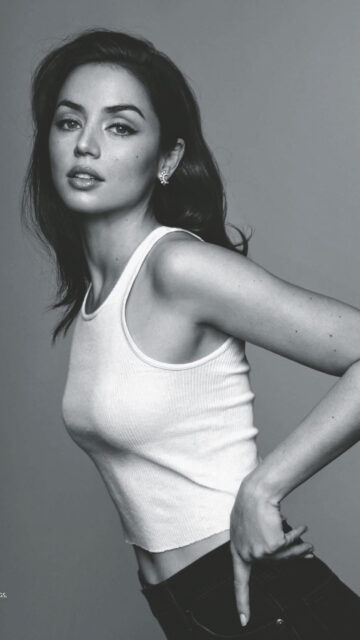 Ana de Armas Monochrome Style Mobile Wallpaper