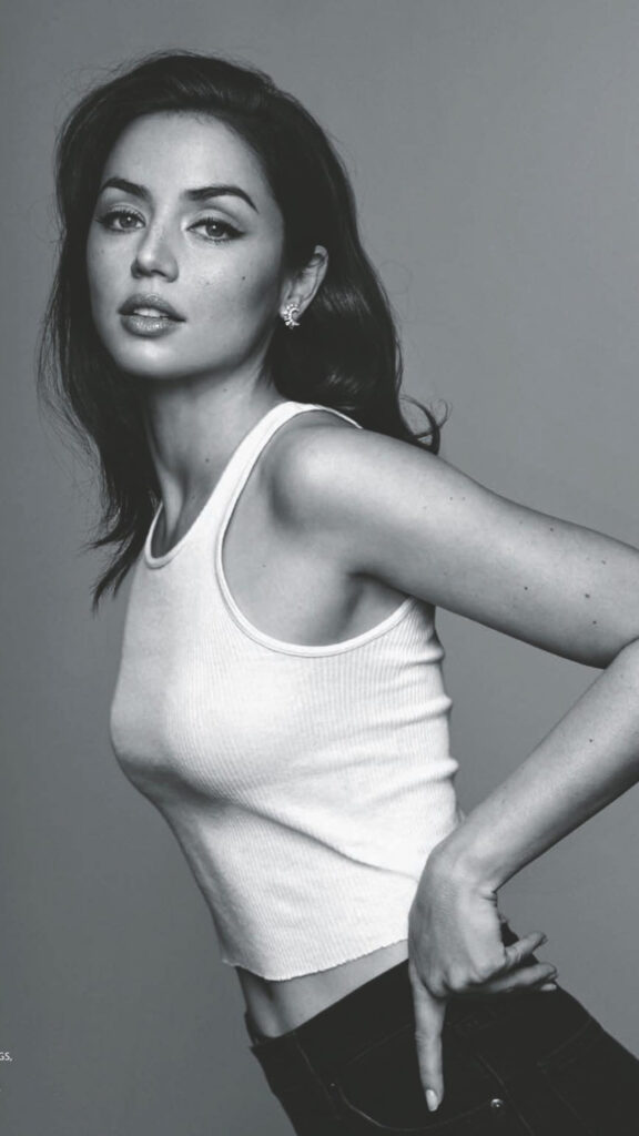 Ana de Armas Monochrome Style Mobile Wallpaper