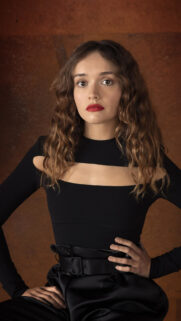 Olivia Cooke Portrait Mobile Wallpaper