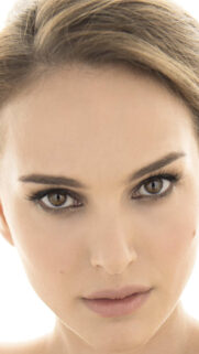 Close-up Portrait of a Beautiful Woman Mobile Wallpaper