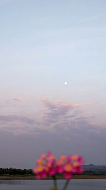 Dreamy Cancer Moon Aesthetic Wallpaper for Emotional Healing and Intuition
