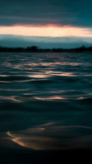 Pisces Dreamy Water Aesthetic: Zodiac Sign of Intuition and Flow Wallpaper