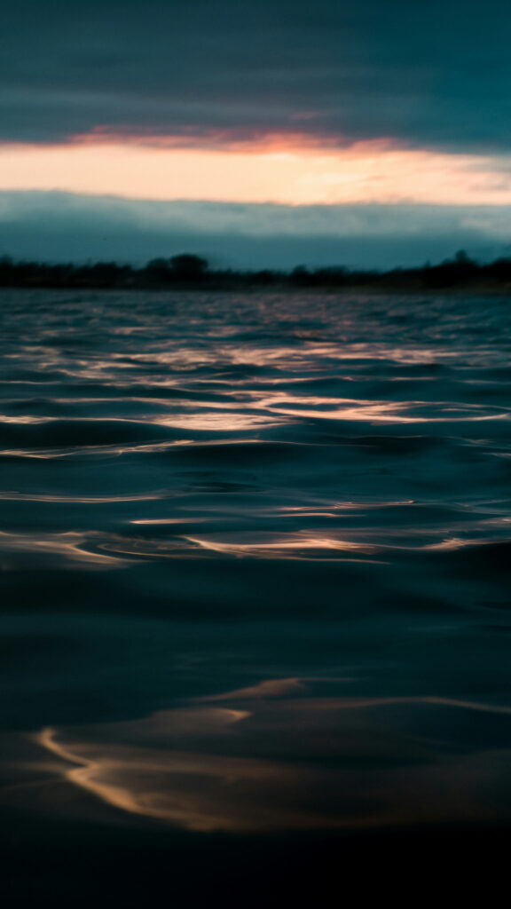 Pisces Dreamy Water Aesthetic: Zodiac Sign of Intuition and Flow Wallpaper