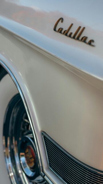 Vintage White Cadillac Classic Car Fender Closeup 4K Wallpaper
