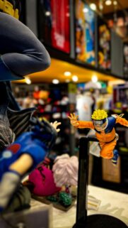 Naruto Uzumaki Action Figure Clash Smartphone Wallpaper
