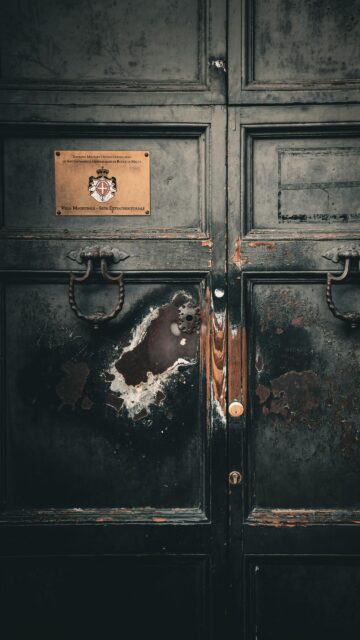 Rustic Villa Magistrale Antique Door Texture Phone Wallpaper