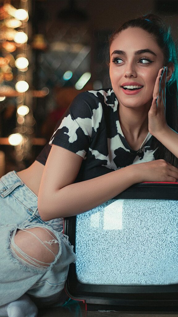 Aesthetic Girl Leaning on Retro TV with Static Screen Wallpaper