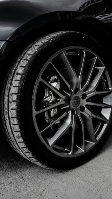 Maserati Luxury Car Wheel Close-up Mobile Phone Wallpaper
