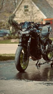 Aggressive Kawasaki Z900 Streetfighter Motorcycle Mobile Wallpaper